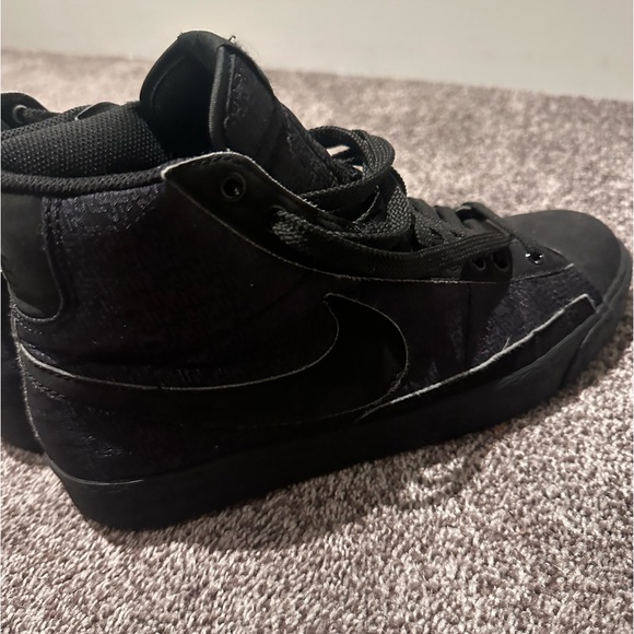 Black Nike high tops - Picture 5 of 5